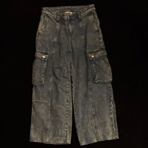 FUTURE COLLECTIVE Denim Cargo Wide Leg Jeans size 6  31”/25”